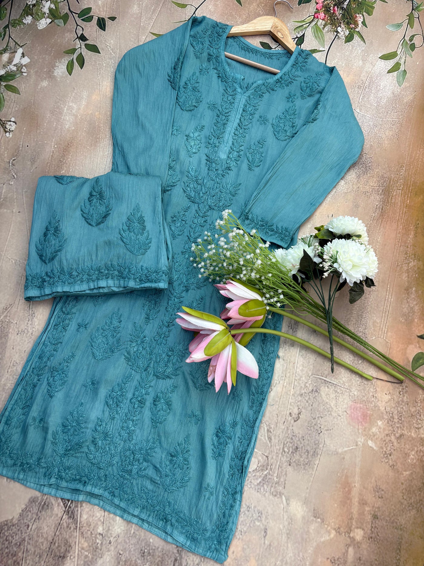 Nazakat noor Authentic Lucknowi Kurta Set