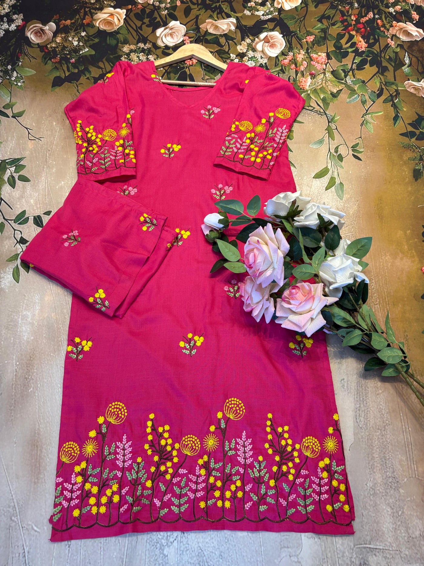 Ada 6 Gulabi Dhaga Kurta Set