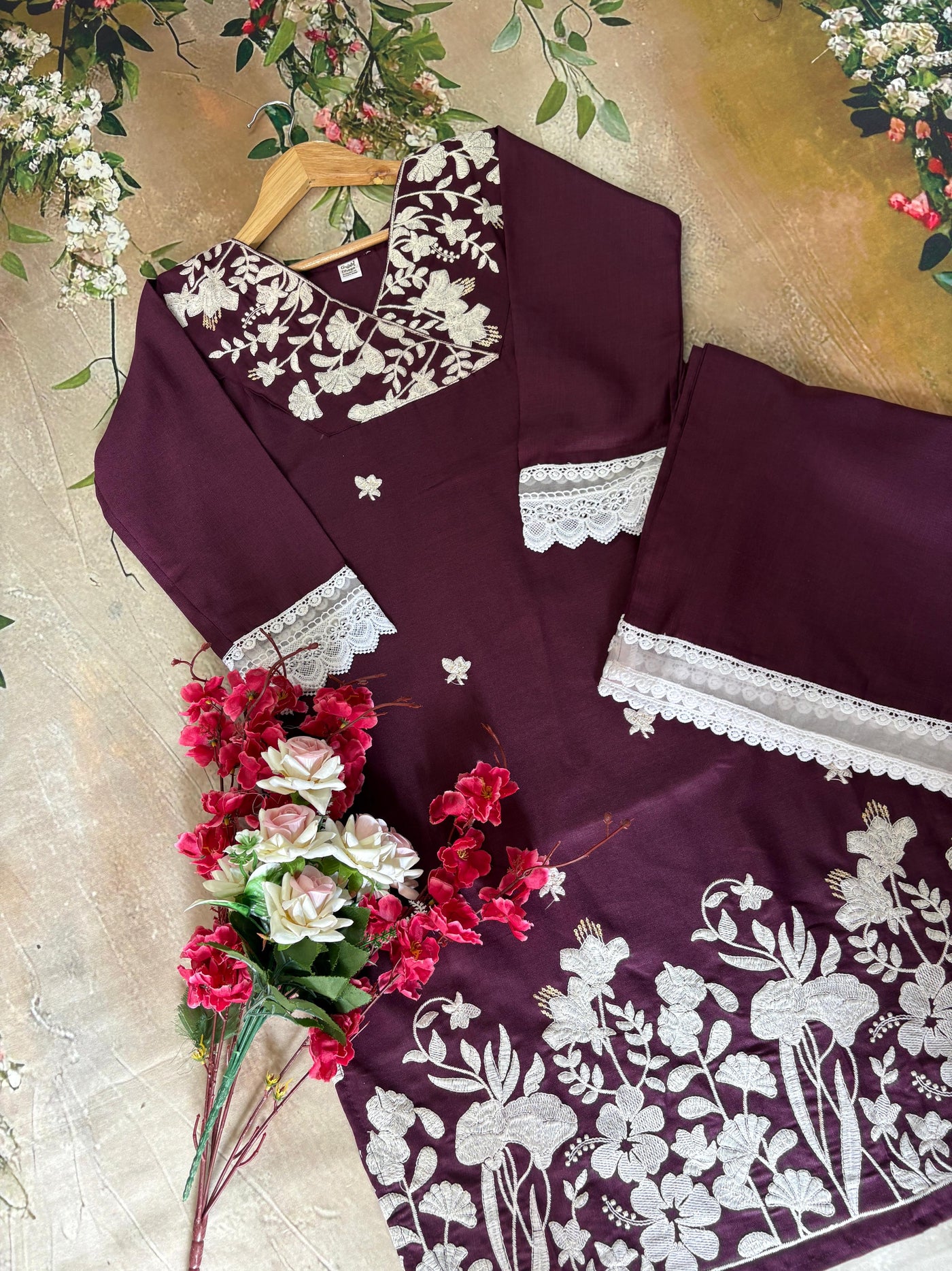 Ada 11 Gulabi Dhaga Kurta Set