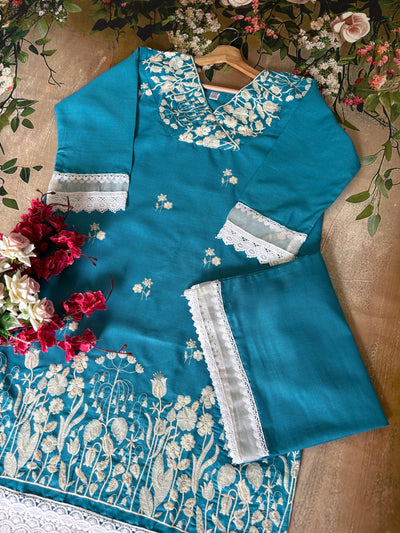 Ada 7 Gulabi Dhaga Kurta Set