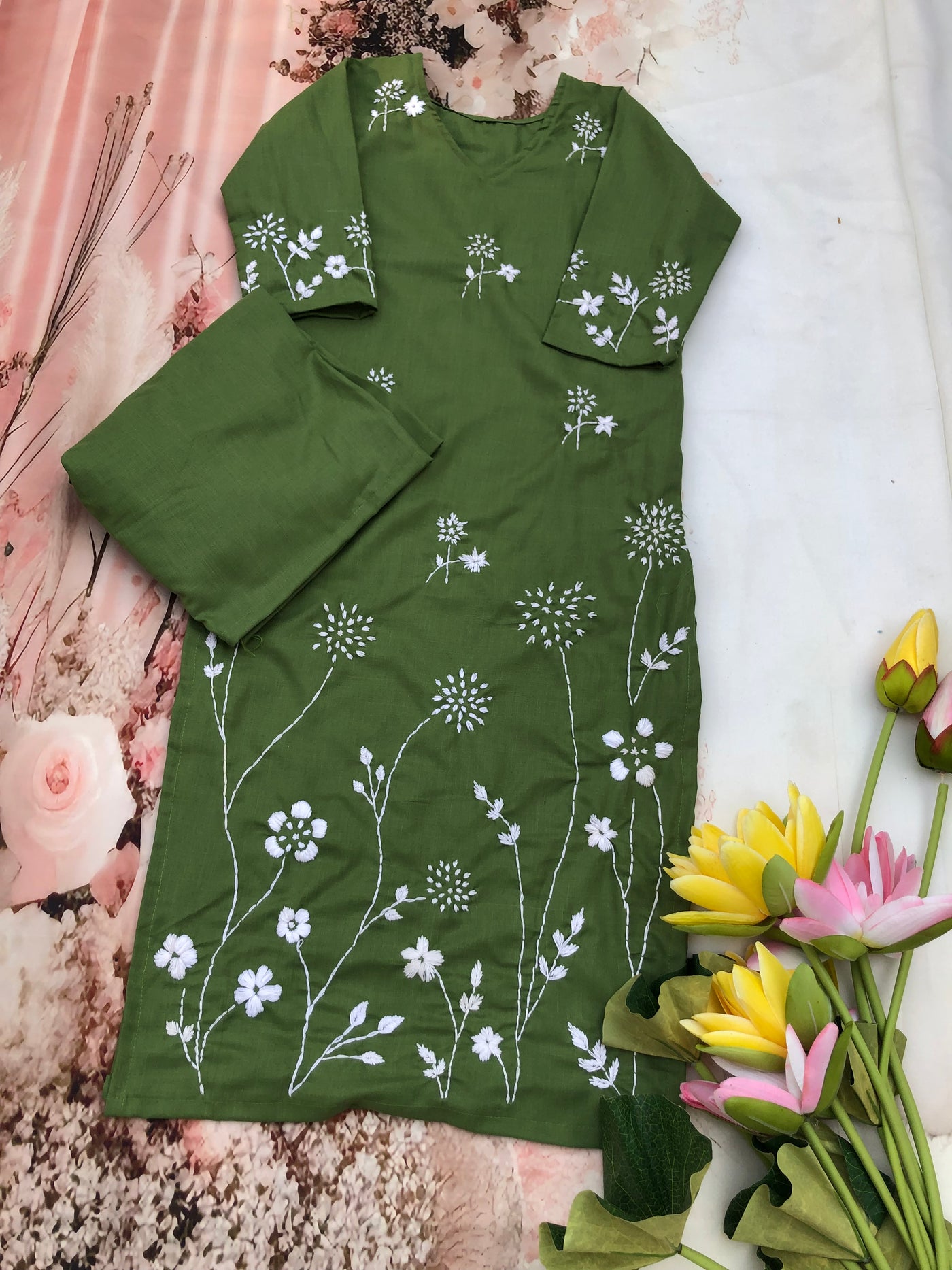 Shanza Gulabi Dhaga Kurta Set