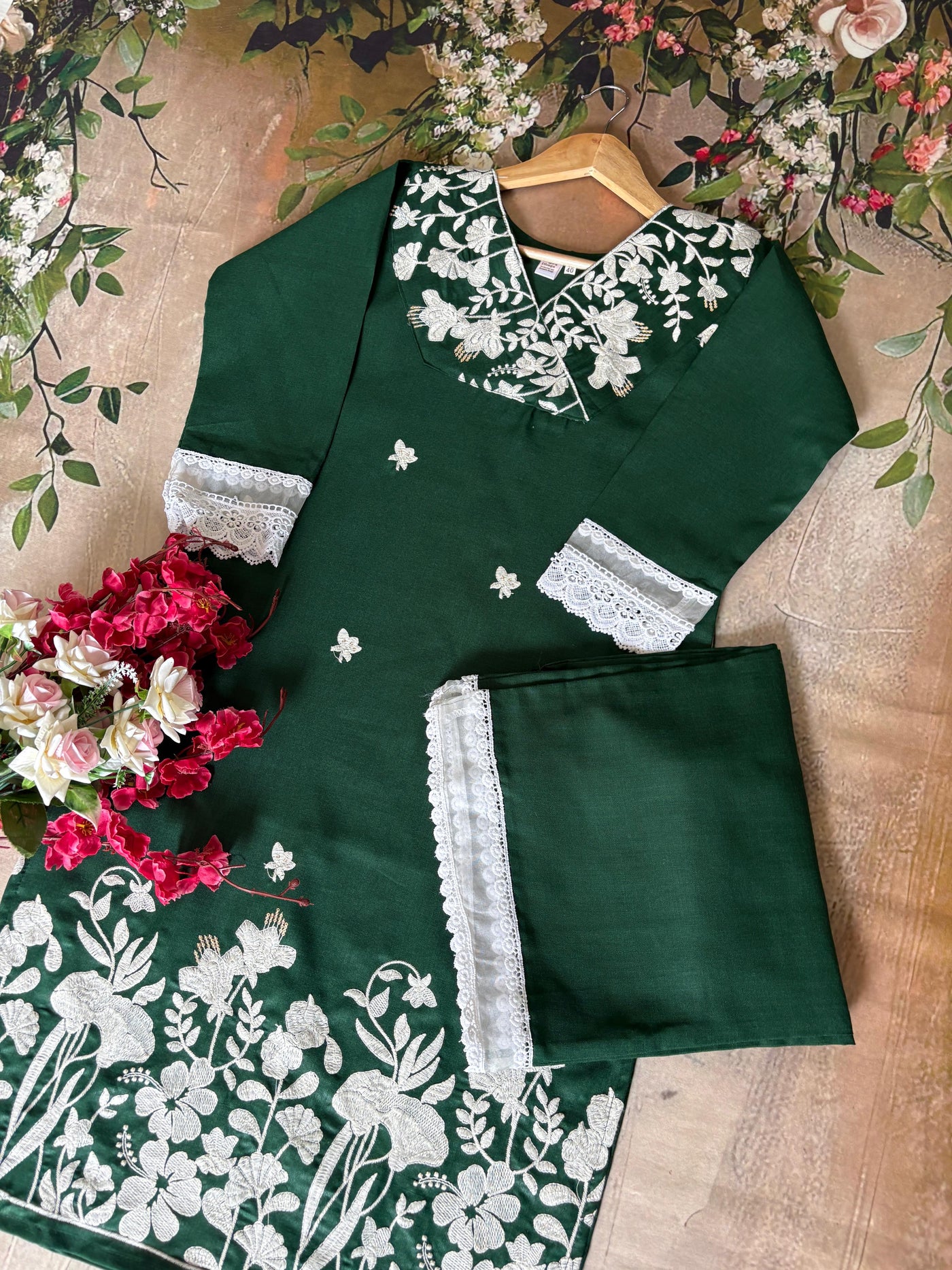 Ada 15 Gulabi Dhaga Kurta Set
