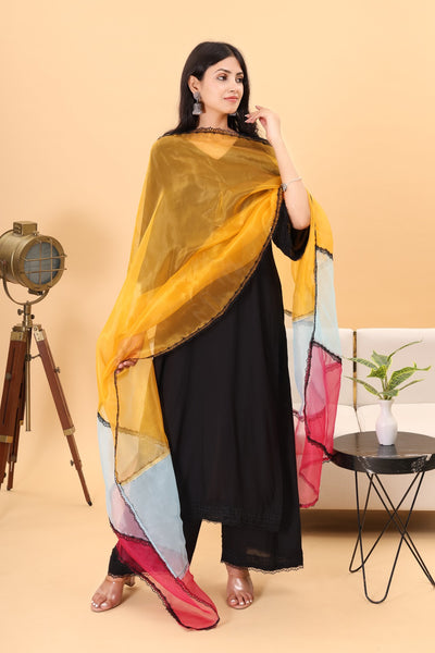 Kashish Gulabi Dhaga’s kurta set with Dupatta