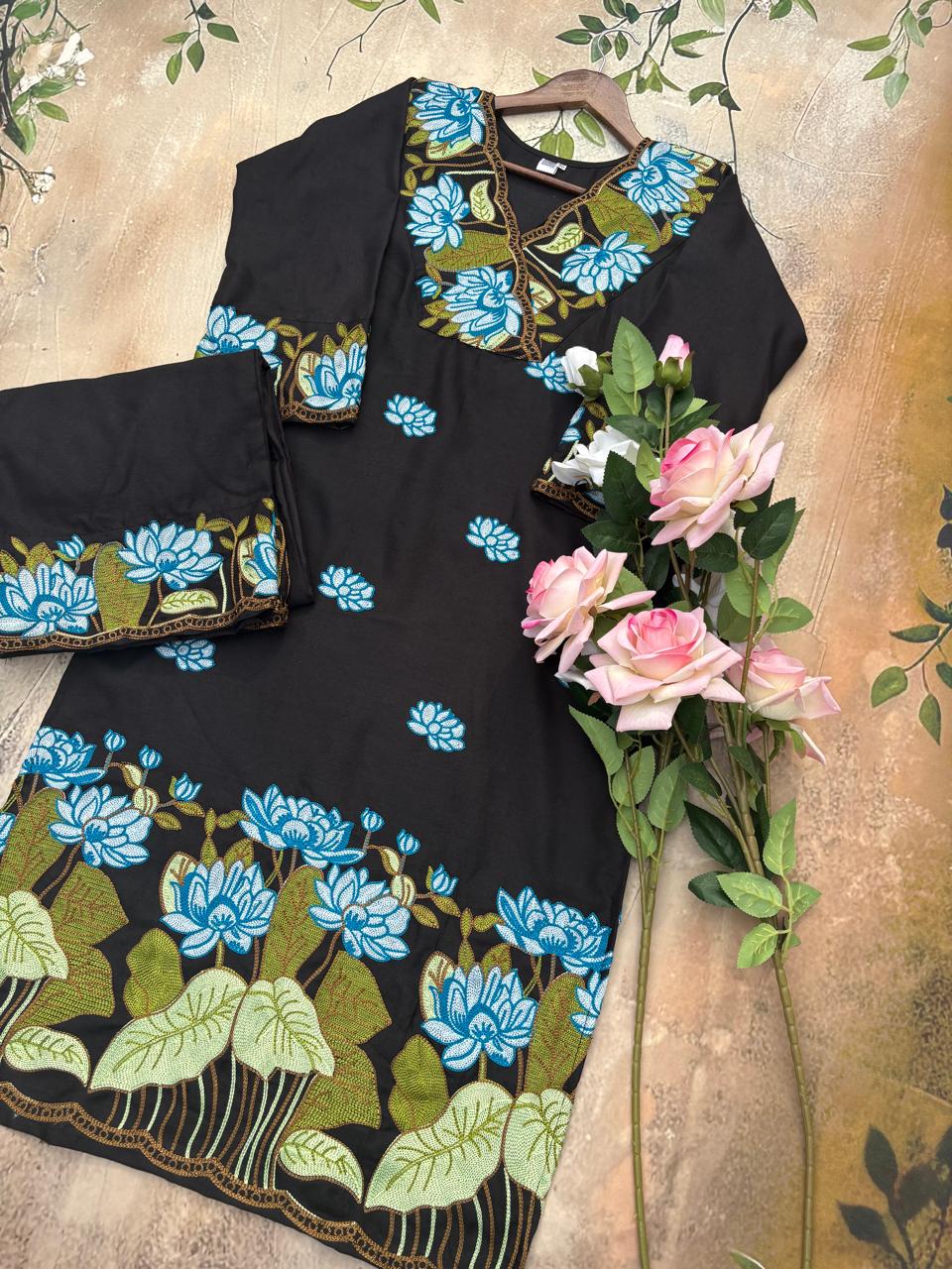 Phool Gulabi Dhaga Kurta Set
