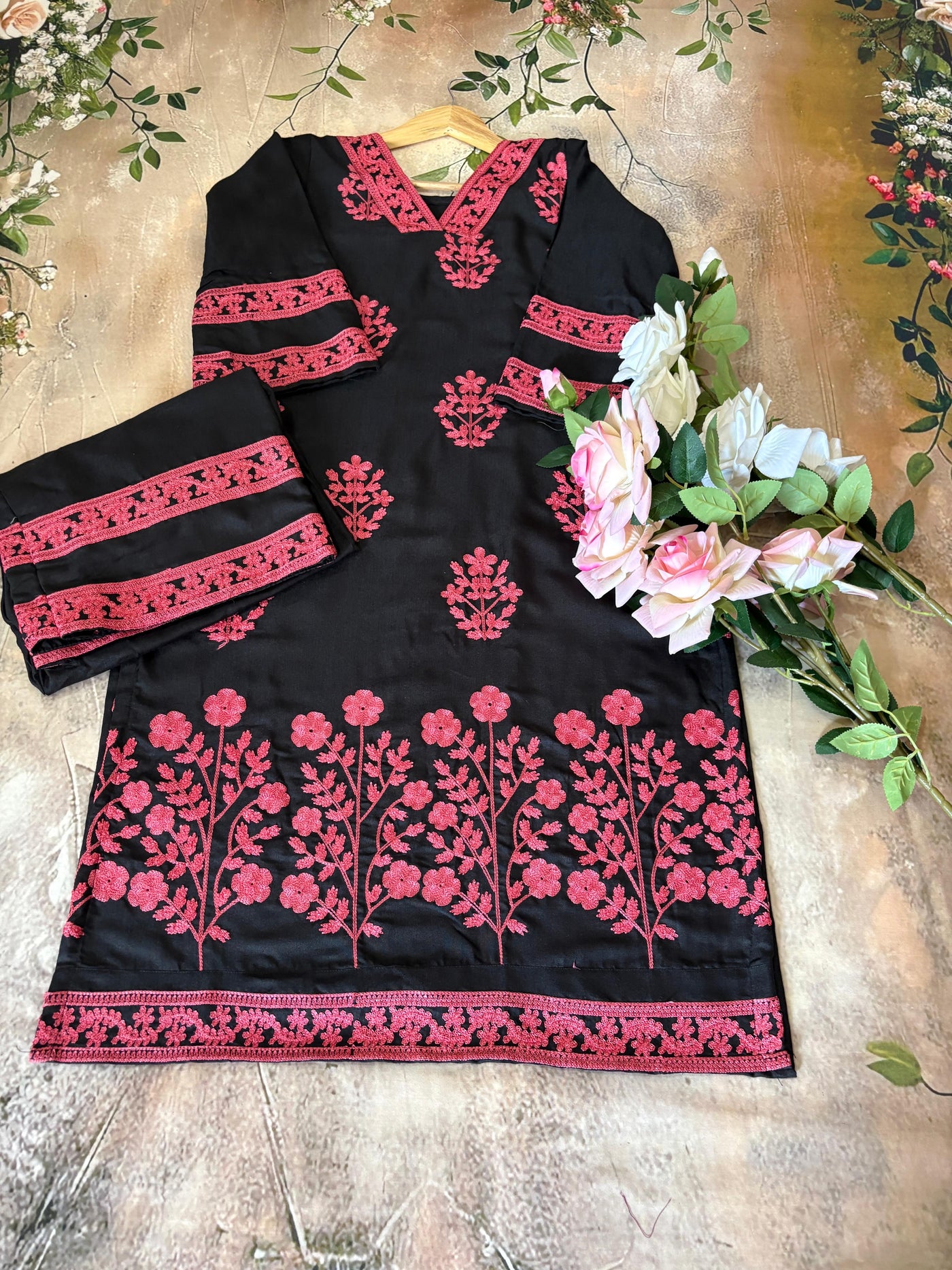 Ada 8 Gulabi Dhaga Kurta Set