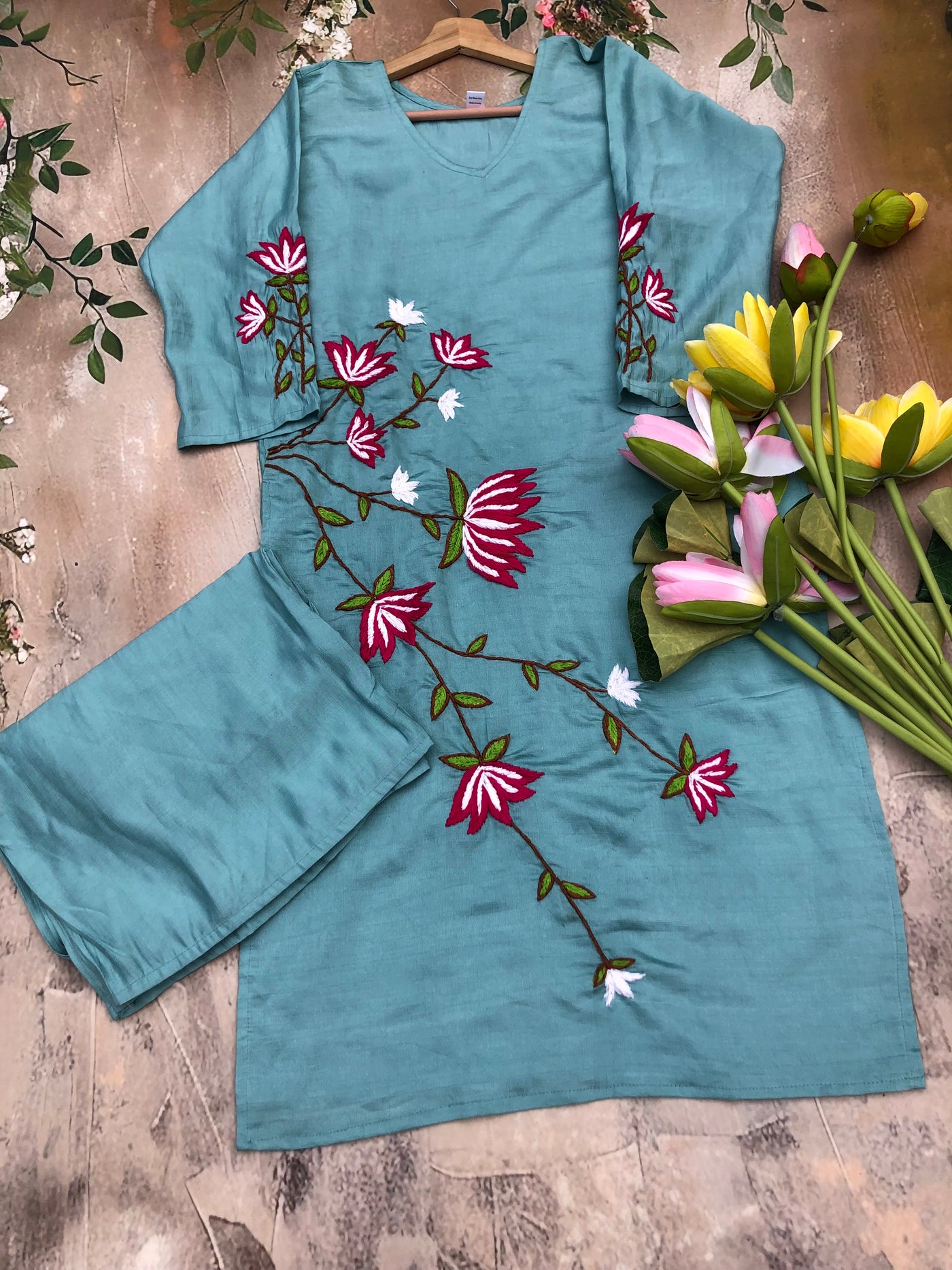 Raaga Gulabi Dhaga Kurta Set