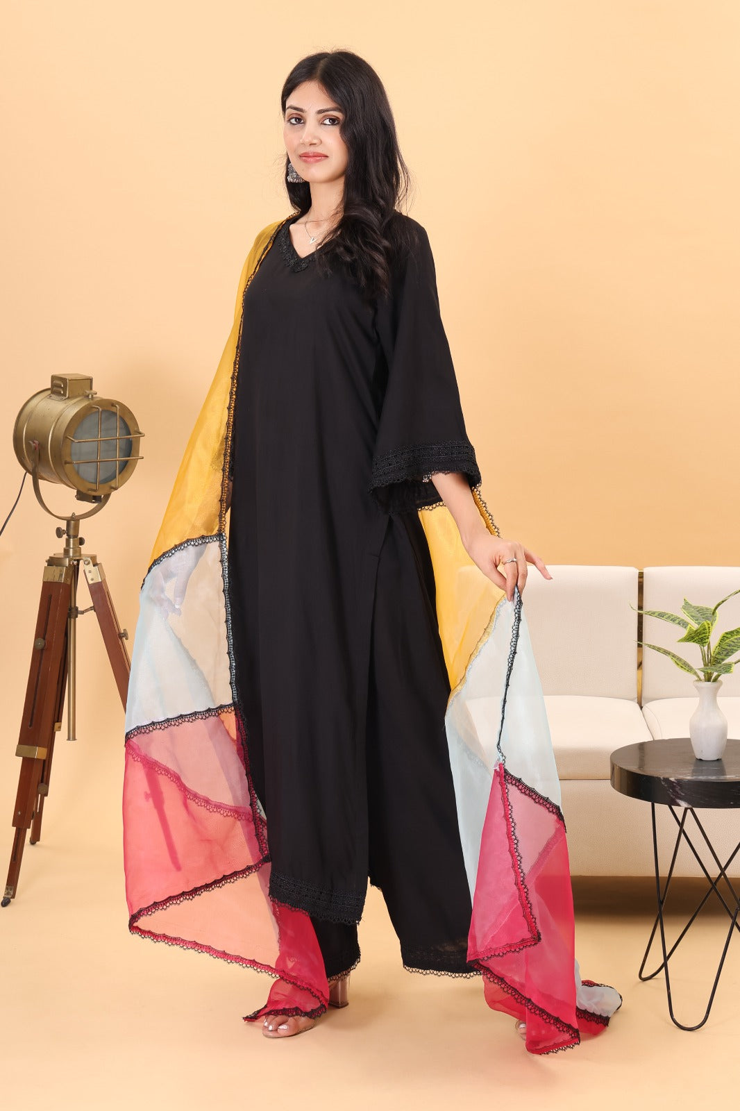 Kashish Gulabi Dhaga’s kurta set with Dupatta